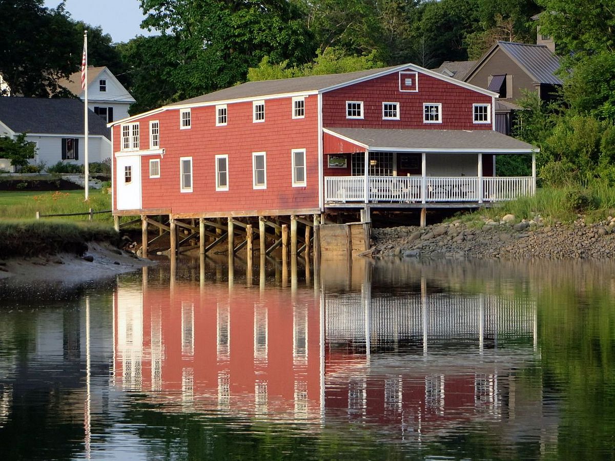 THE GRIST MILL PROPERTY AND THE CLEM CLARK BOATHOUSE   From last surviving 18th-century tide mills in the United States, to a fine dining establishment, and then an iconic boathouse, the Grist Mill and Clem Clark Boathouse are steeped in rich, local history. Now a center for learning, The Grist Mill property includes one of the few remaining public access areas to the Kennebunk River… [Read More]