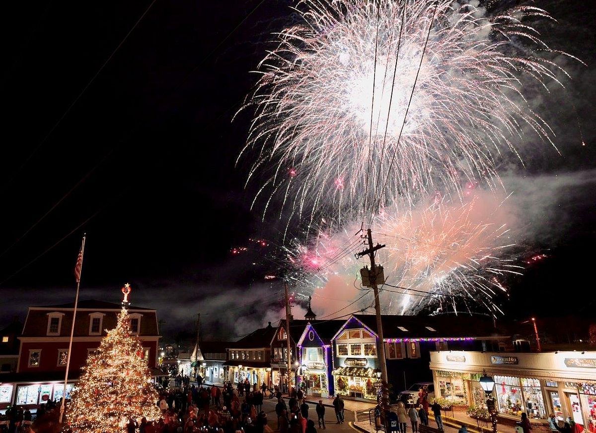 A Joyful Evening in Kennebunkport: Photo by Robert Dennis