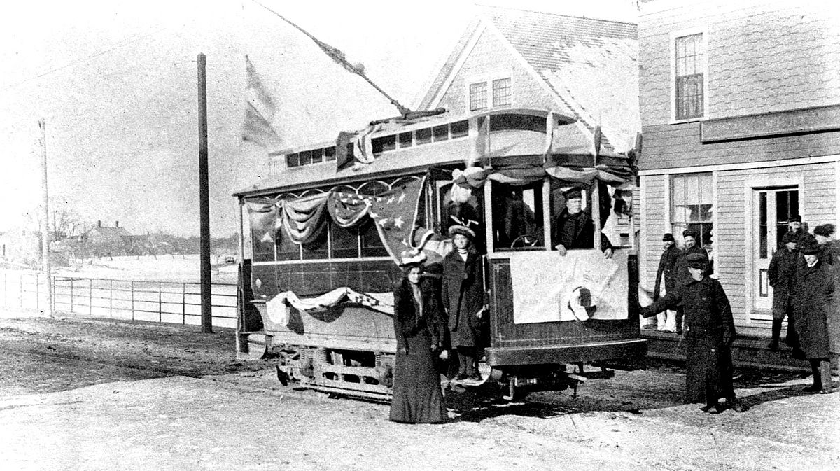 Rose Seavey & Annie Milner leaving for Washington D.C. on Boston Globe trip, 1902