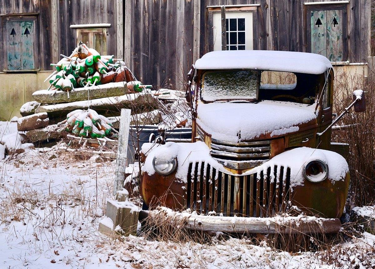Knowing That I Once Knew Things form About Town, But Not Knowing When I Knew Them: Photo by Robert Dennis