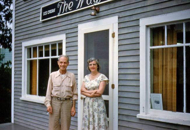 Bill & Anna Simon at the Wayfarer, c. 1959-60: Photos by Tom Boshen