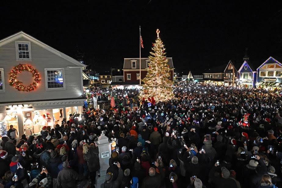 The 2022 Christmas Prelude Tree Lighting: Photo by Robert Dennis