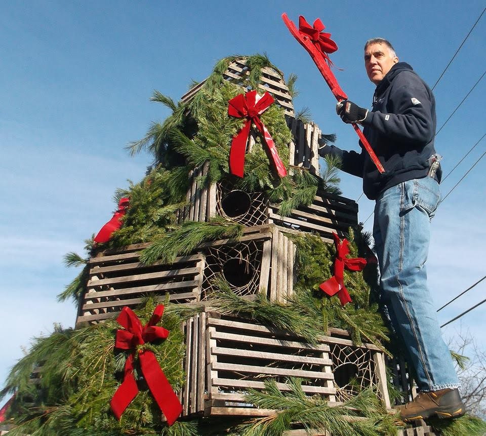 Mark Dufoe Finishing the Cape Porpoise Lobster Trap Tree, 2017